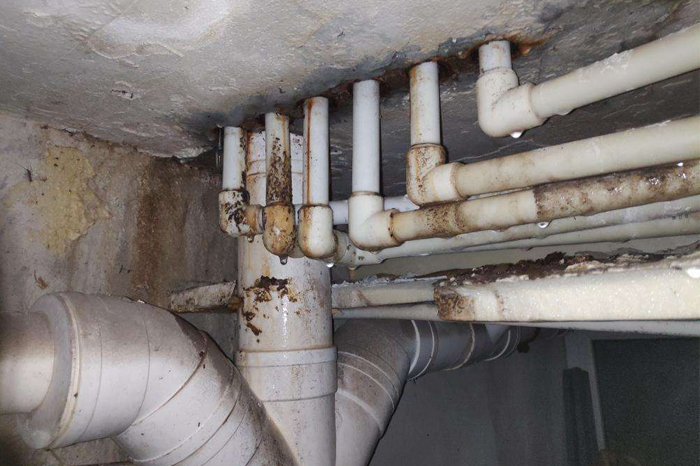 城鎮住宅樓內下水管道堵塞 城鎮住宅樓內下水管道堵塞